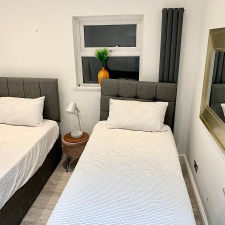 Modern 2 Bedroom Apartment With Private Garden Near Canary Wharf London Luaran gambar