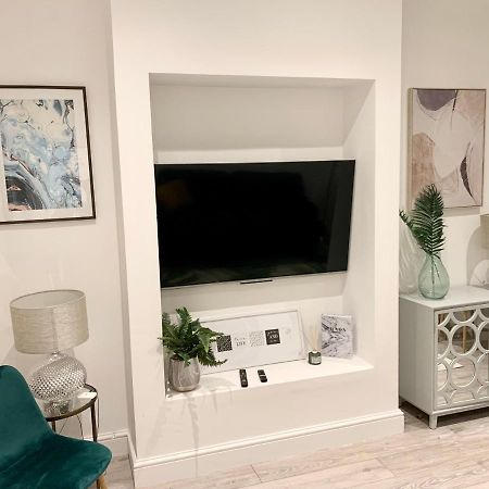 Modern 2 Bedroom Apartment With Private Garden Near Canary Wharf London Luaran gambar