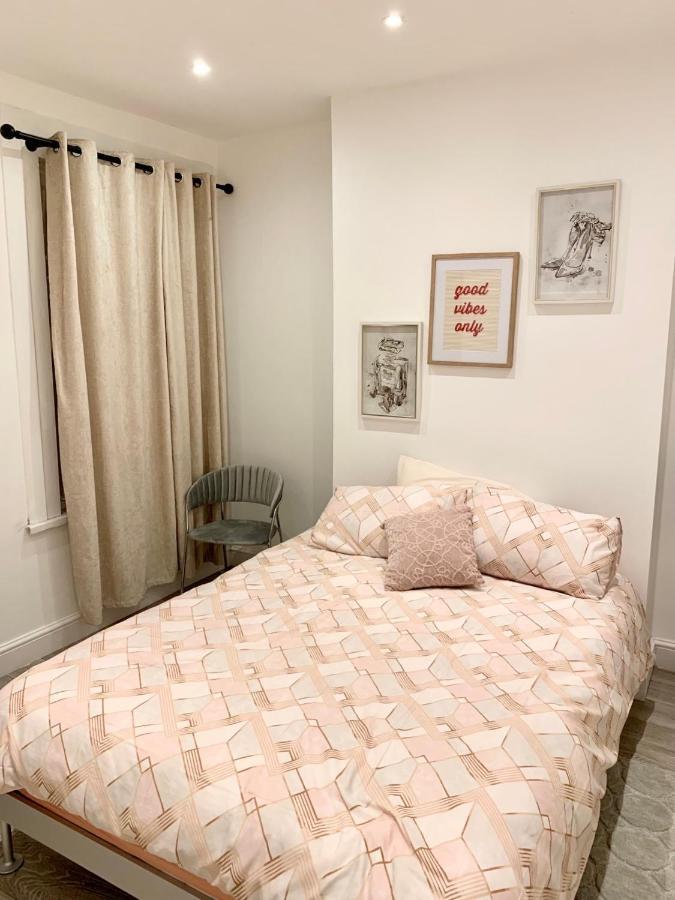 Modern 2 Bedroom Apartment With Private Garden Near Canary Wharf London Luaran gambar