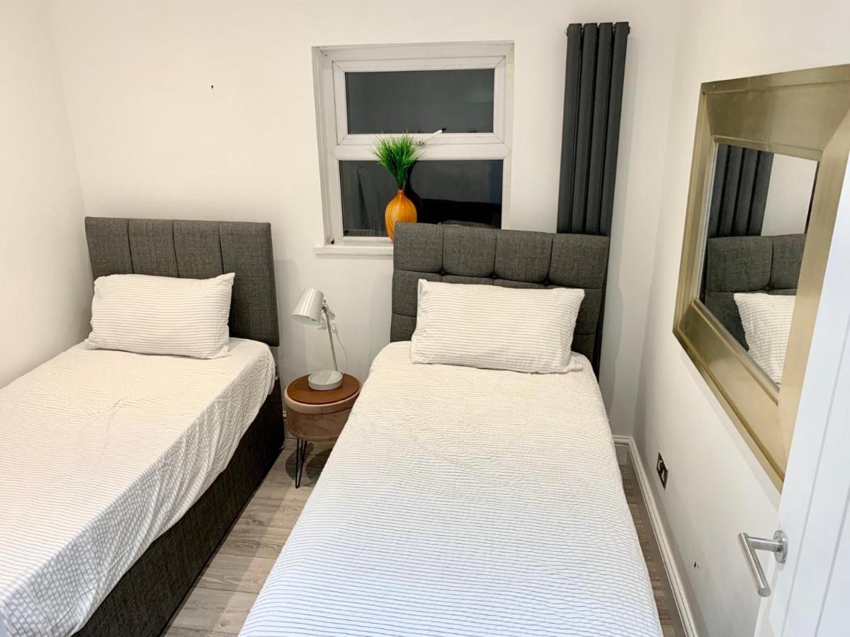 Modern 2 Bedroom Apartment With Private Garden Near Canary Wharf London Luaran gambar