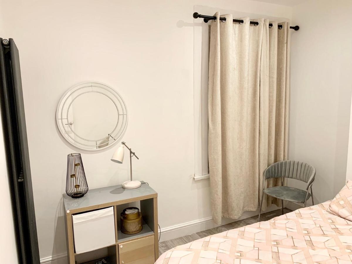 Modern 2 Bedroom Apartment With Private Garden Near Canary Wharf London Luaran gambar